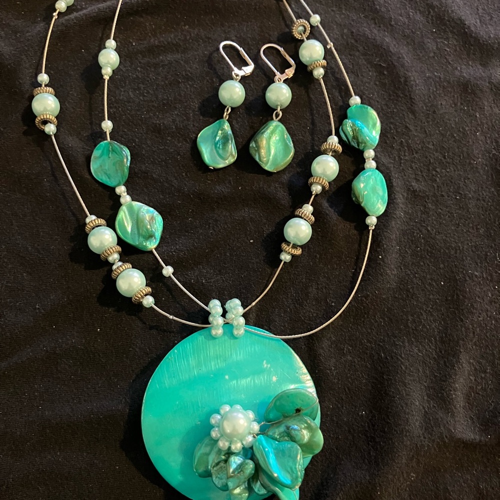 Bright Teal Shell and Pearl Necklace and Earring Set